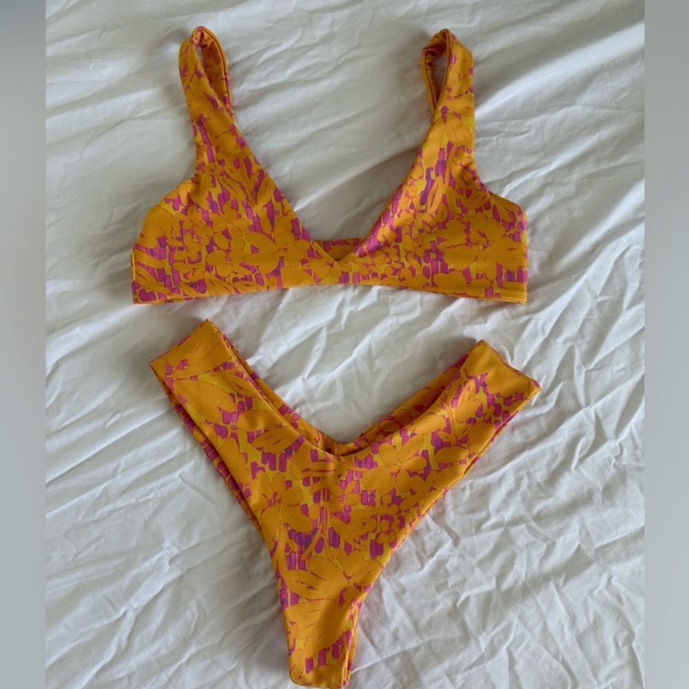 Skatie bikini in daybreak